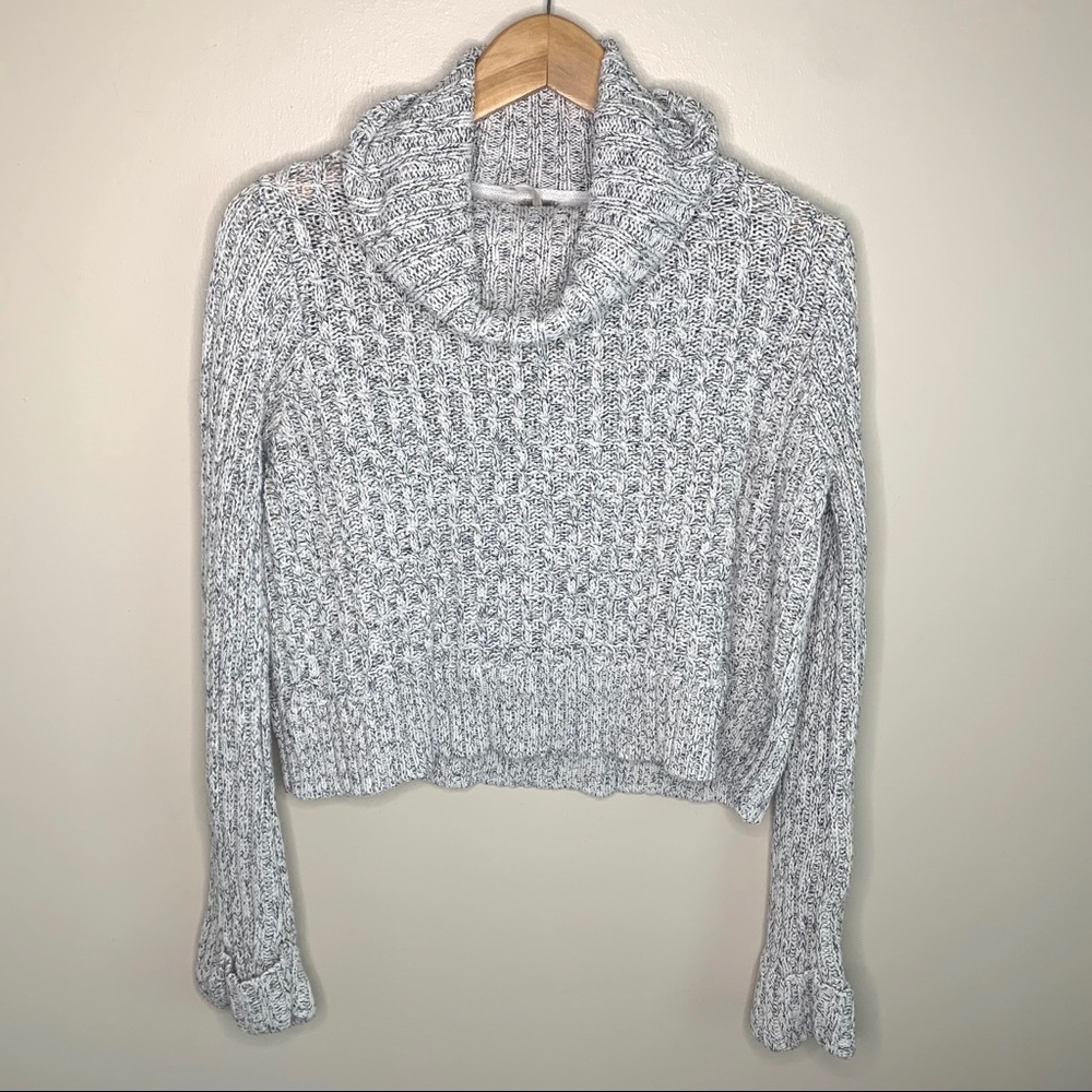 Free people | cropped turtle neck sweater size m